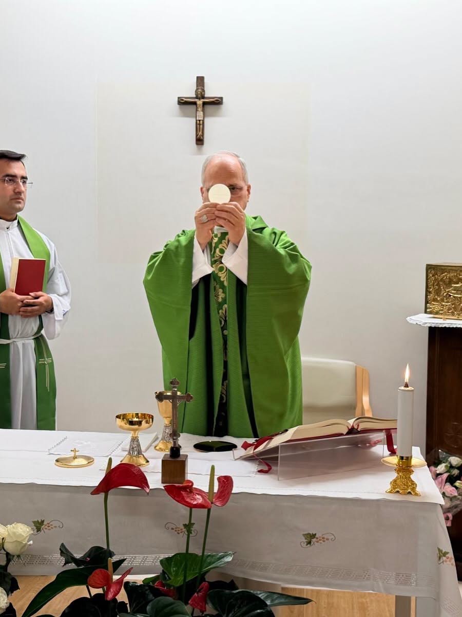 El Vaticano difundió las primeras fotos del Papa tras su operación 2